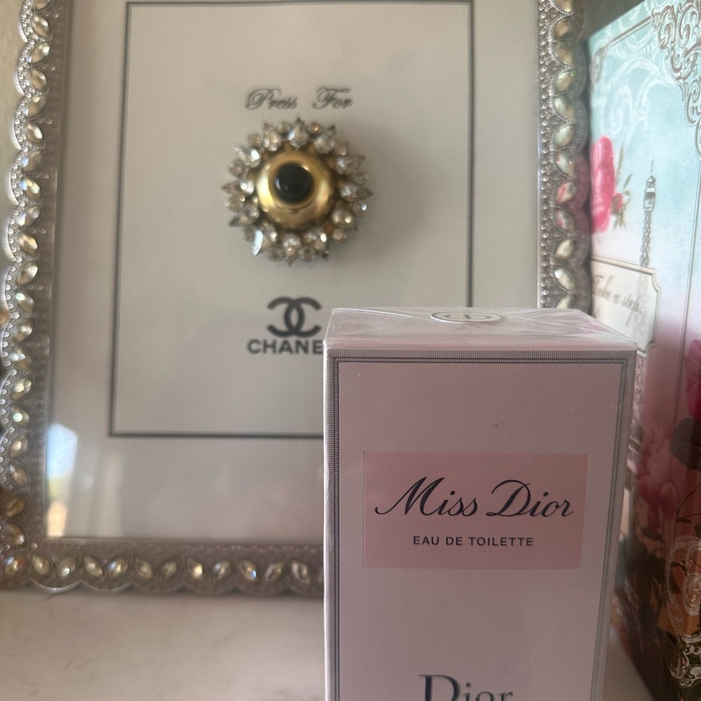 Dior Miss Dior Eau de Toilette in Pink and White Box